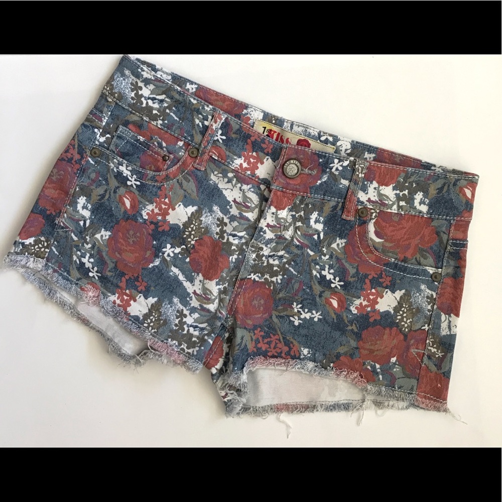 🌻Buckle Floral Cut Off Denim Jean Shorts Size 3
